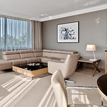 グランドホテル　ティッフィ 5* Iława