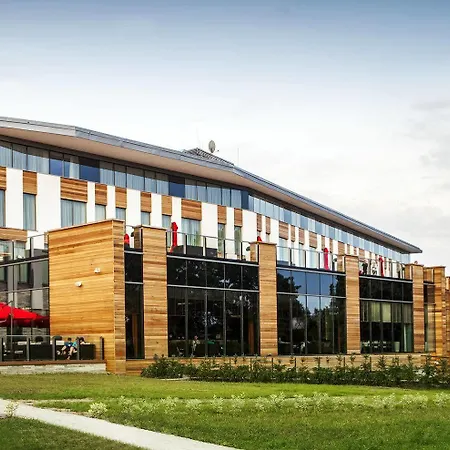 グランドホテル　ティッフィ 5* Iława